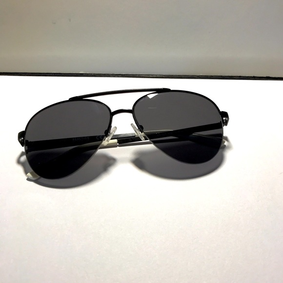 REACTION KENNETH COLE BLACK AVIATOR SUNGLASSES - Picture 2 of 16
